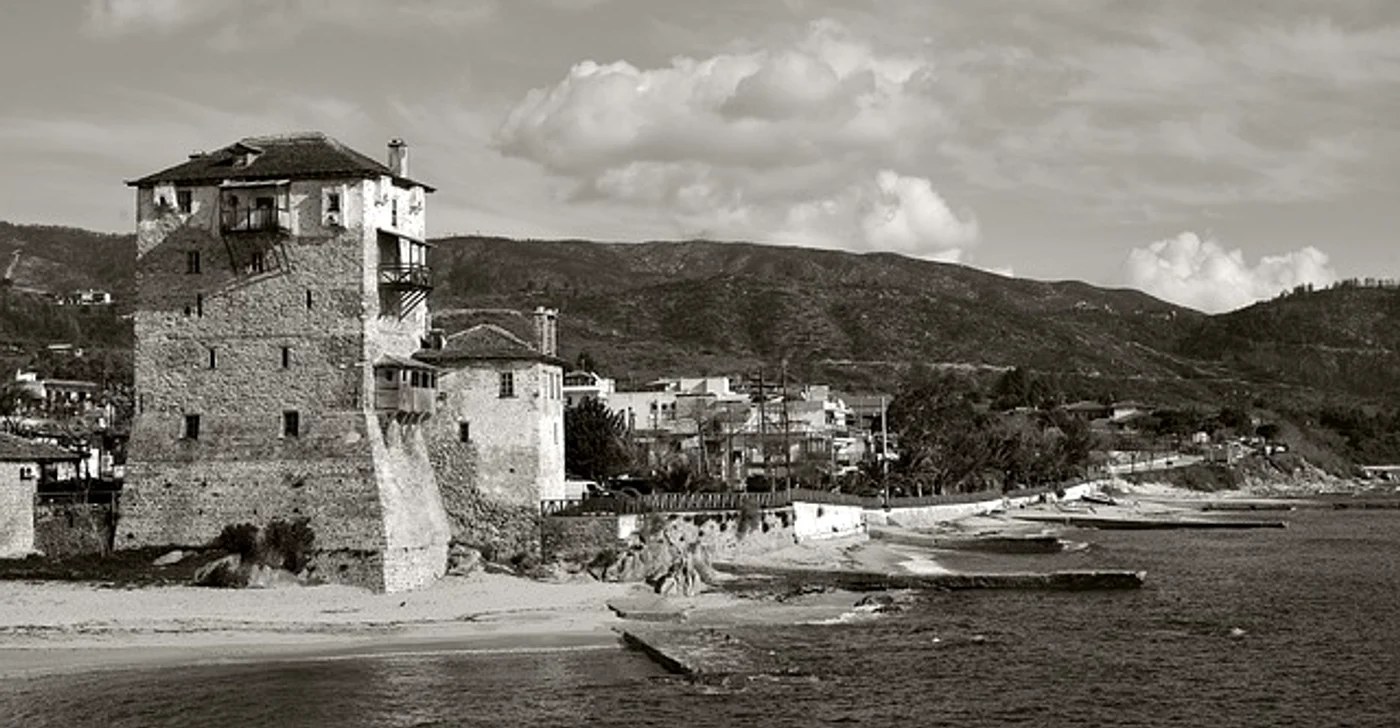Din Uranopolis pornesc călătoriile spre Muntele Athos. FOTO: Ion Oroles Manolache/Pixabay