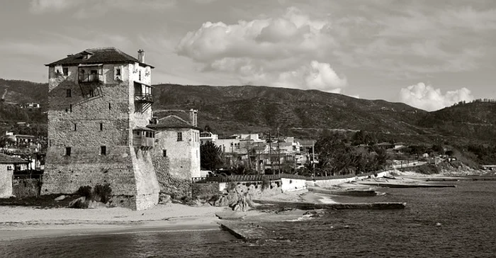 Din Uranopolis pornesc călătoriile spre Muntele Athos. FOTO: Ion Oroles Manolache/Pixabay