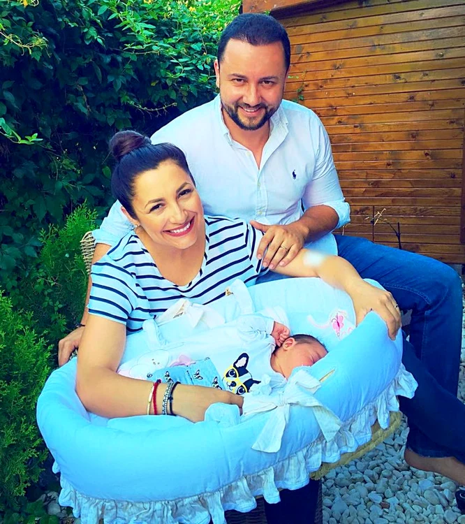 
    Andra şi Cătălin Măruţă sunt extrem de fericiţi de când au devenit pentru a doua oară părinţiFoto: Arhiva personală  