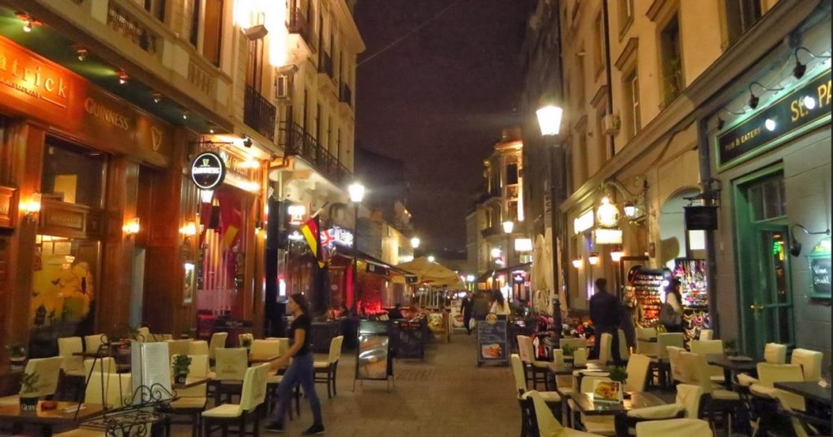 Singurul oraș din țară cu mai mulți turiști străini decât cei români. Sibiul, locul unde turiștii vin, fac o poză și pleacă