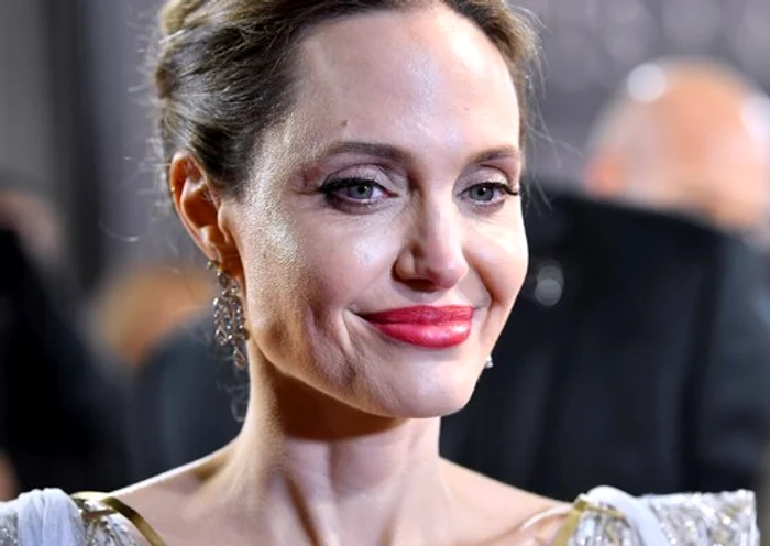 8 angelina jolie 44 de kilograme 3 jpg jpeg