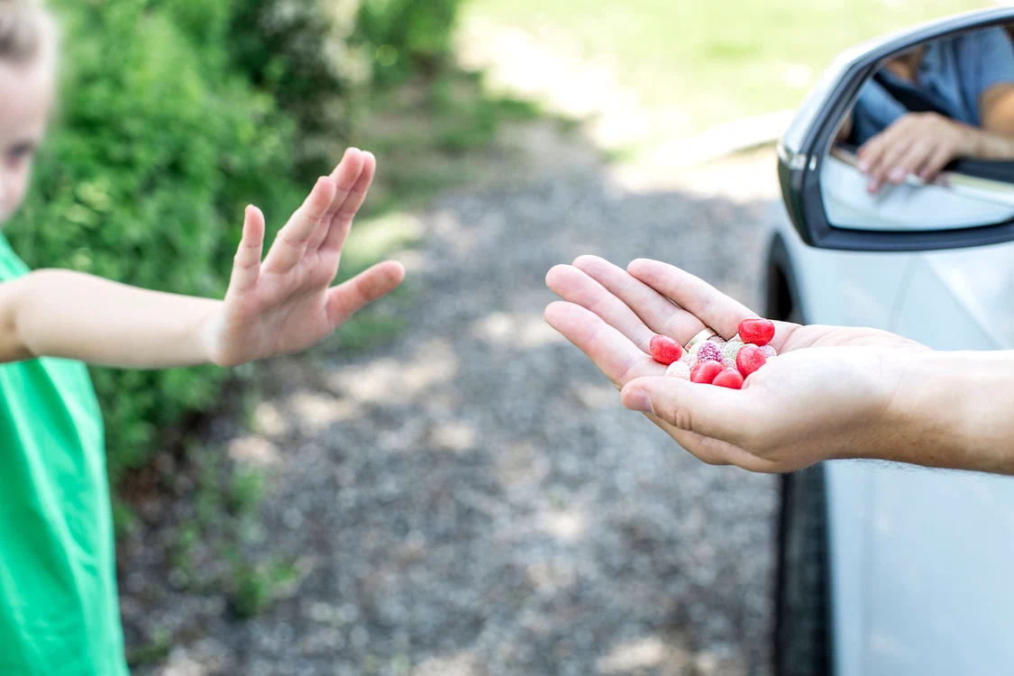 Bărbatul are magazin lângă o școală FOTO Shutterstock 