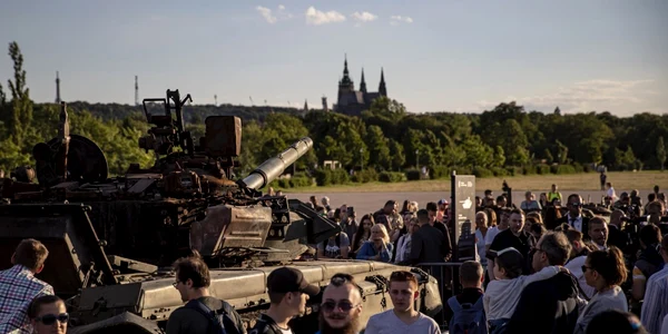 Expoziţie cu armament rusesc capturat de ucrainieni în Praga. FOTO EPA-EFE