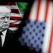 Donald Trump avînd în fundal steagurile SUA Iran Israel FOTO Shutterstock jpg