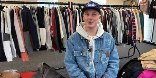 licitatie haine vechi captură video The Sun jpg