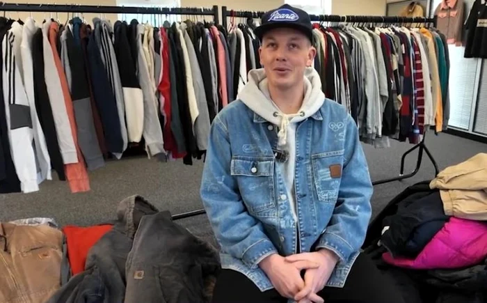 Fostul militar spune că are frecvent venituri de 30.000 de lire sterline pe lună. FOTO: captură vide