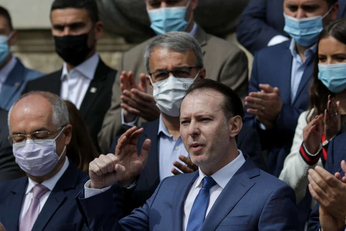 Liderii din teritoriu încearcă să obţină fiecare o funcţie cât mai bună din eşalonul doi politic FOTO Inquam Photos / Octav Ganea