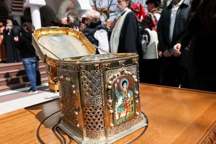 Racla cu moaștele Sfântului Mare Mucenic Gheorghe-purtătorul de biruință