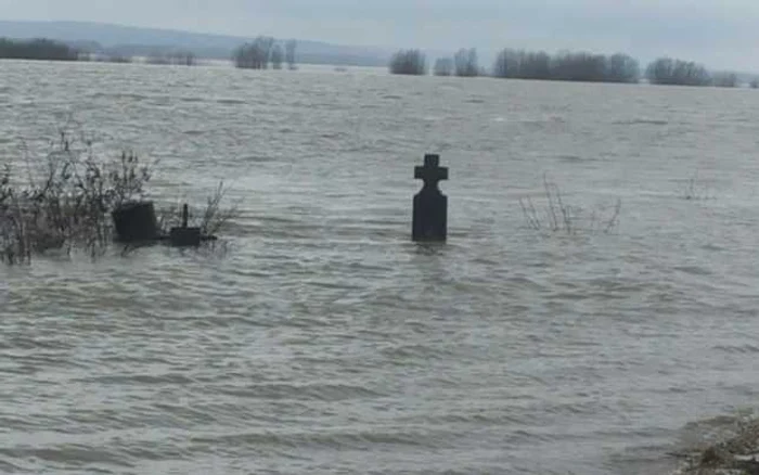 “Se aşteaptă depăşiri ale cotelor de apărare FOTO ISU Olt“