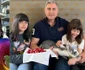 Fetițele Alinei Sorescu par nefericite în vacanța de Paști alături de tatăl lor.  Ce comentarii au iscat fotografiile cu Alexandru Ciucu!  “Fetițele m-au sunat speriate, spunându-mi că tatăl lor le ceartă…”  Alina Sorescu a fost invitată înainte de S