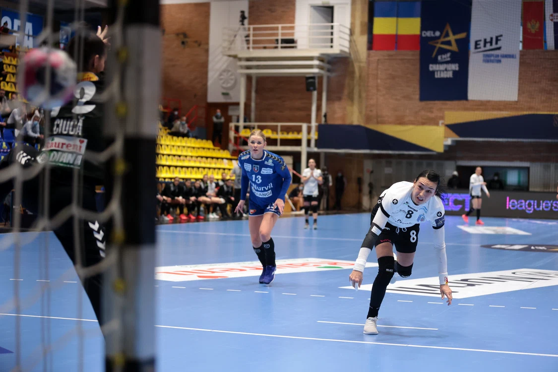 Cristina Neagu a marcat 13 goluri în poarta vâlcencelorFoto: sportpictures.eu