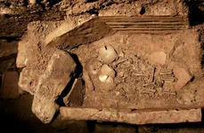 Doi bebeluși au fost înhumați în același mormânt în apropierea Templului zeiței Artemis din Efes (© OeAW-OeAI / L. Zabrana)