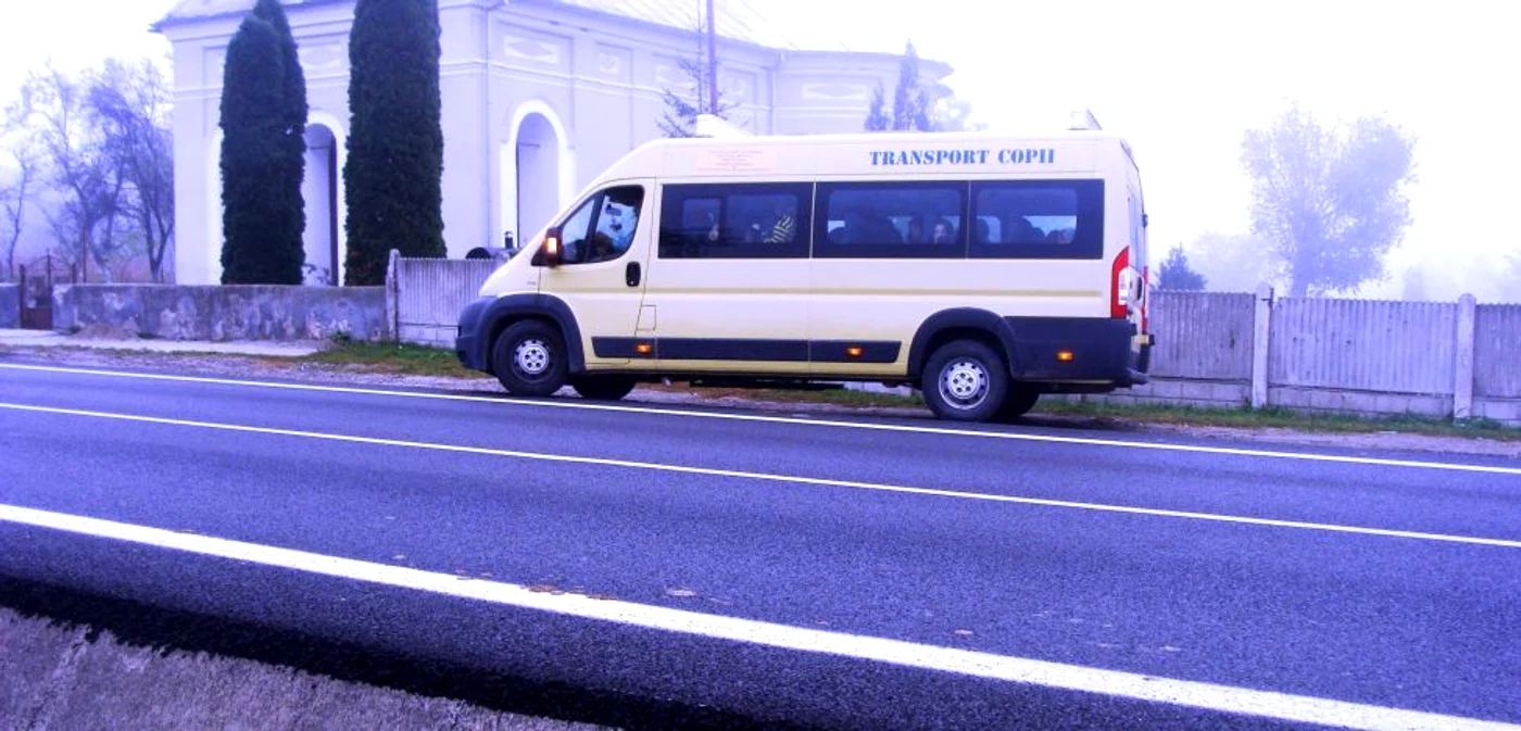 Vâlcea a primit patru microbuze şcolare