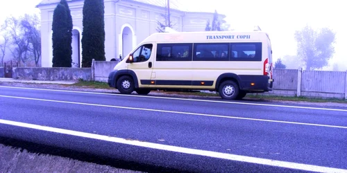 Vâlcea a primit patru microbuze şcolare