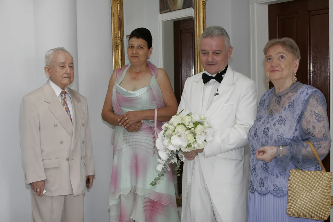 2006 - Pregătiri de nuntă. Ion Columbeanu, cuscra Veronica Bulai, mirele Irinel și soacra mare Georgeta Columbeanu