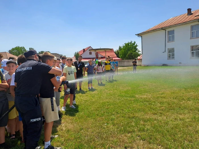 Acțiuni preventive au loc periodic în școli FOTO ISU Neamț