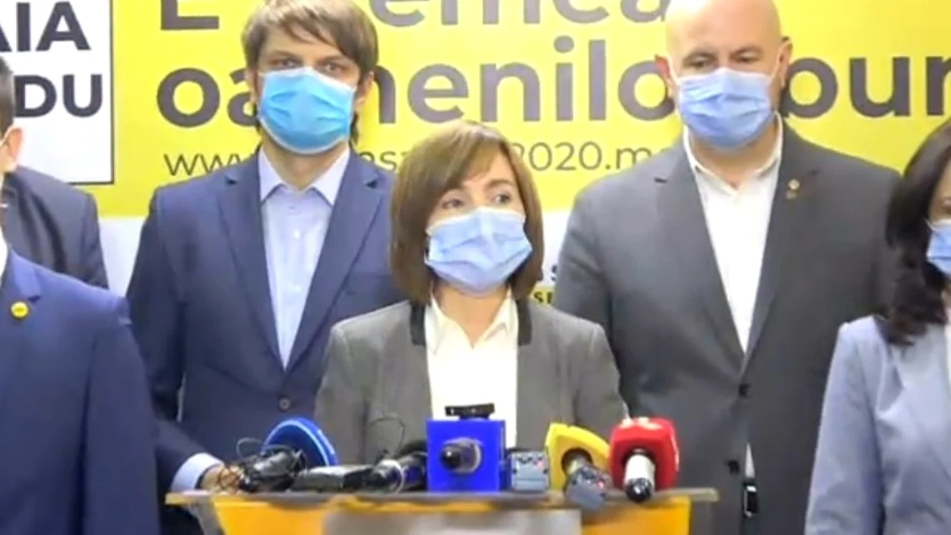 Foto: Chişinău, 2 noiembrie 2020. Maia
Sandu le mulţumeşte lui Andrei Năstase, Octavian Ţîcu şi Dorin Chirtoacă
pentru susţinerea anunţată în turul al II-lea al prezidenţialelor.