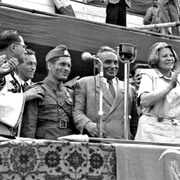 Ana Pauker: „Îi pot telefona lui Stalin oricând doresc“ jpeg