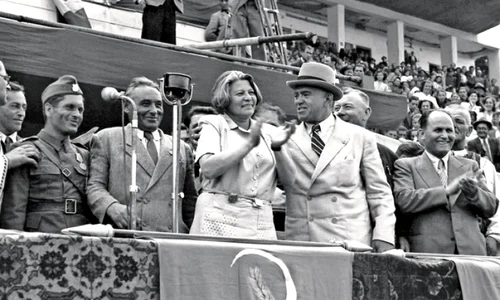 Ana Pauker: „Îi pot telefona lui Stalin oricând doresc“ jpeg