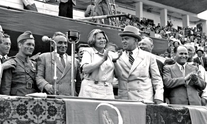 Ana Pauker: „Îi pot telefona lui Stalin oricând doresc“ jpeg