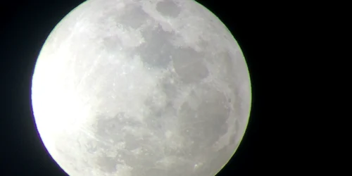 Luna Roşie văzută de pe faleza Cazinoului din Constanţa prin telescopul Planetariului Foto Sînziana Ionescu