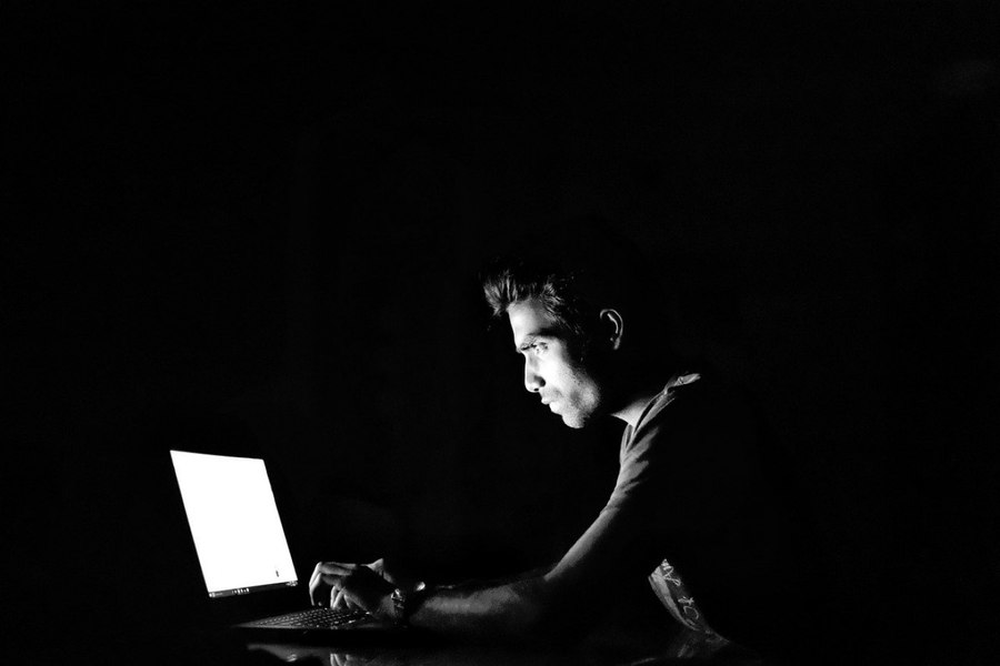 DNSC avertizează cu privire la o campanie de phishing derulată de gruparea nord-coreeană Konni. Cum vă puteți feri
