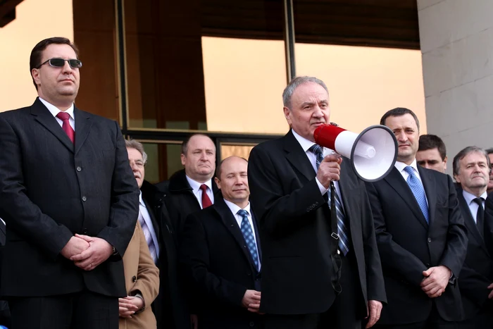 Nicolae Timofti le cere liderilor AIE să revină la masa de negocieri. Foto: Tudor Iovu