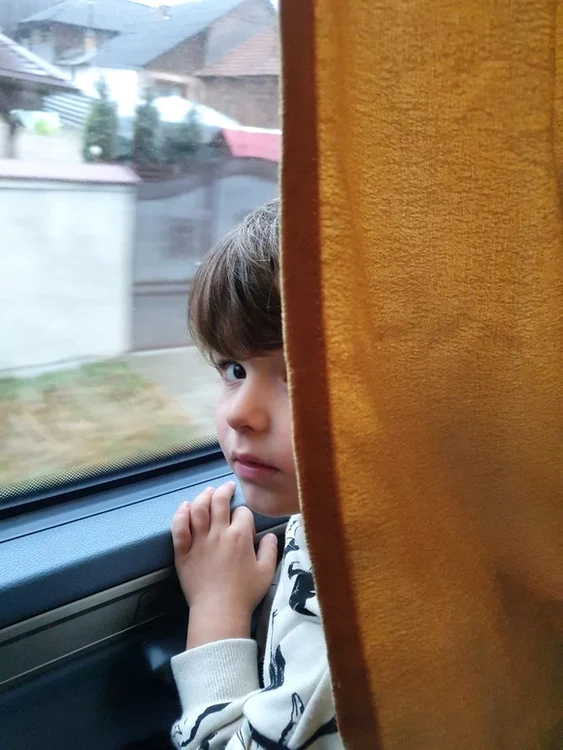 
    Ela Crăciun și fiul eiFoto: arhiva personală  