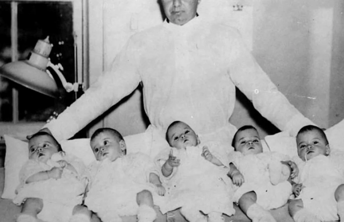 FOTO www.thevintagenews.com