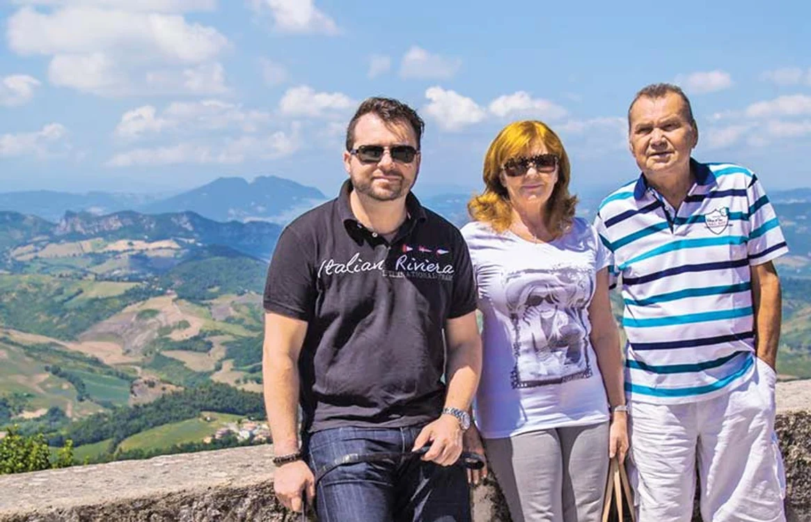
    Cornel şi Cornelia Patrichi l-au vizitat  în Italia şi pe fiul lor, Alexandru  