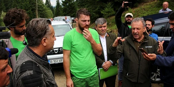 Reprezentanţii Greenpeace faţă în faţă cu conducerea Romsilva FOTO svnews.ro