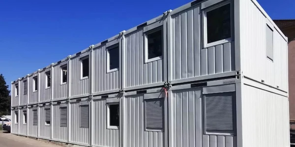 Containere modulare pentru cabinetele medico - sanitare şi personalul administrativ al Secţiei de Boli Infecţioase a Spitalului Judeţean Sibiu Foto Adevărul