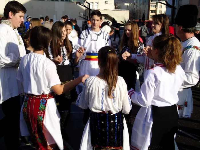 Hora Unirii adună români şi turci la Cernavodă. FOTO Arhiva Adevărul