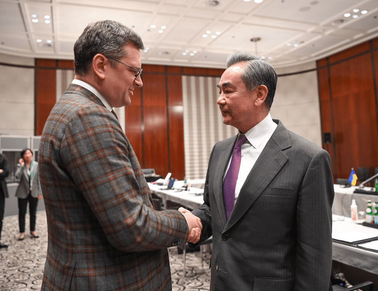 Ucraina anunță că va studia planul de pace pregătit de China. „Există un element comun: principiul integrităţii teritoriale”