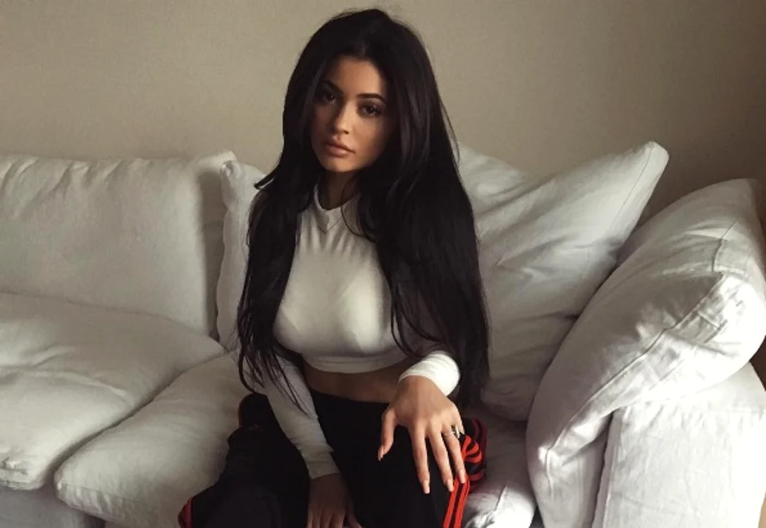 
    Kylie Jenner, suprinsă în ipostaze sexy la piscinăFoto: Instagram  