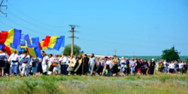 Calea mărturisitorilor români - de la Poarta Albă la Galeşu - în Duminica Tuturor sfinţilor români Sursa Ionuţ Druche
