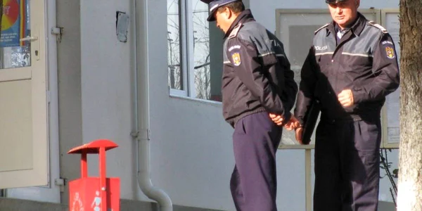 Polițiștii îl caută pe evadat