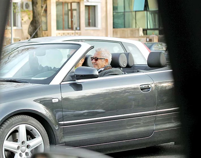 40.000 de euro. Nonconformistul Ovidiu Lipan Ţăndărică  (62 de ani) atrage toate privirile într-o maşină  pe măsură: un Audi A4 decapotabil