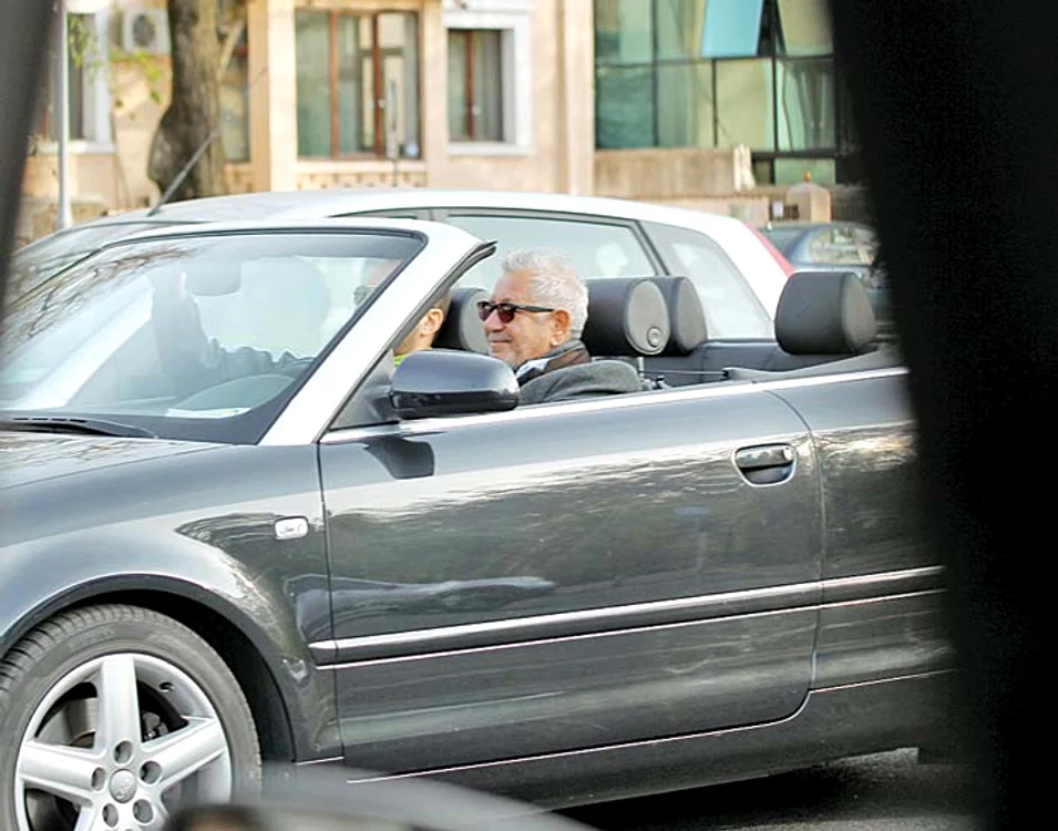 40.000 de euro. Nonconformistul Ovidiu Lipan Ţăndărică  (62 de ani) atrage toate privirile într-o maşină  pe măsură: un Audi A4 decapotabil