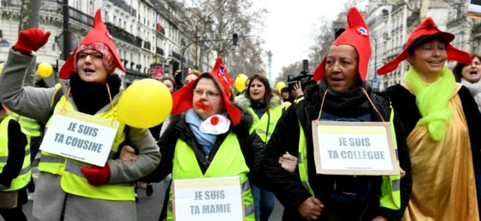 Protest al femeilor ]n veste galbene