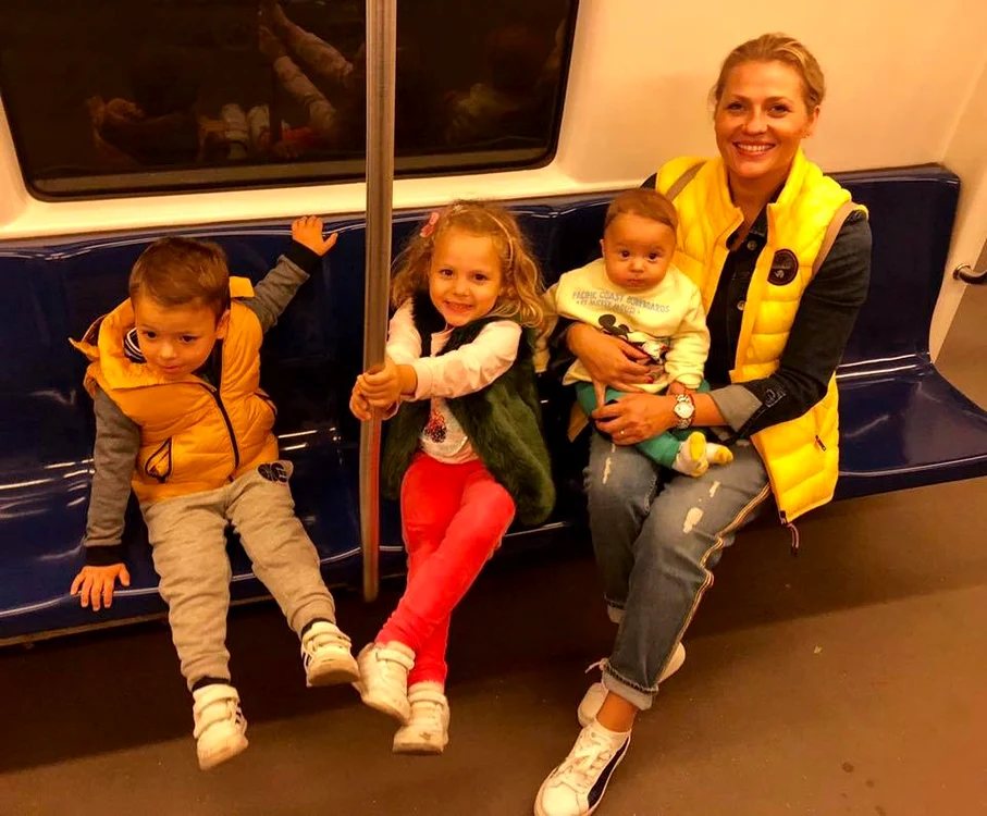 Mirela merge adesea neînsoțită la evenimente, însă acest lucru nu o deranjează