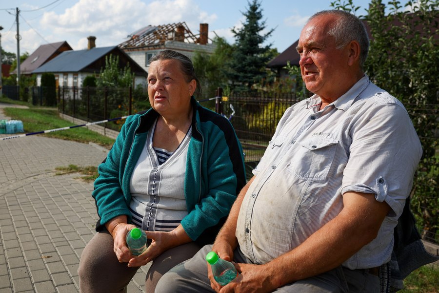 Pensionarul polonez care s-a trezit cu o dronă prăbușită pe casa sa, în timp ce  urmărea știrile despre atacul rușilor. „Lustra a căzut din tavan”