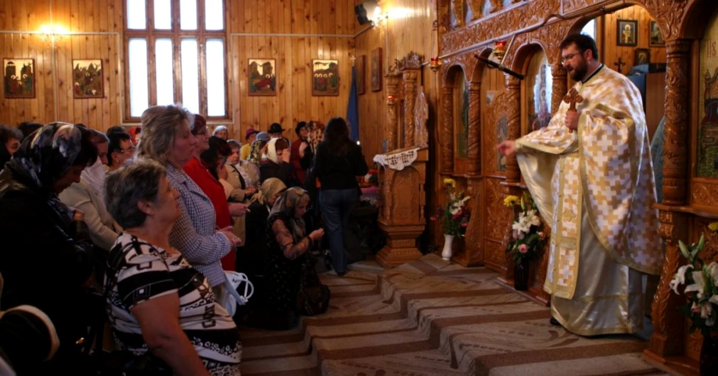 Slujbele şi rugăciunile ne scapă de rele FOTO Adevărul