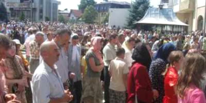 Botoşani: Sute de botoşăneni au participat la slujba oficiată la Biserica Sfântul Ilie (Galerie Foto)