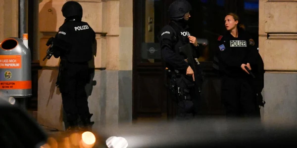Atac terorist lângă sinagoga Stadttempel din Viena FOTO EPA-EFE / Christian Bruna