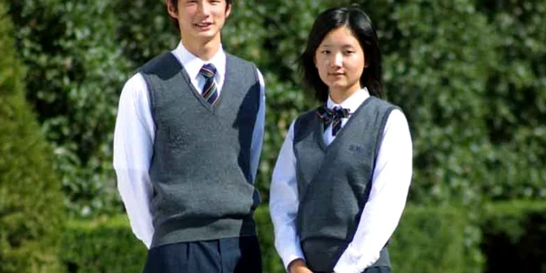 Model de uniformă școlară din Japonia