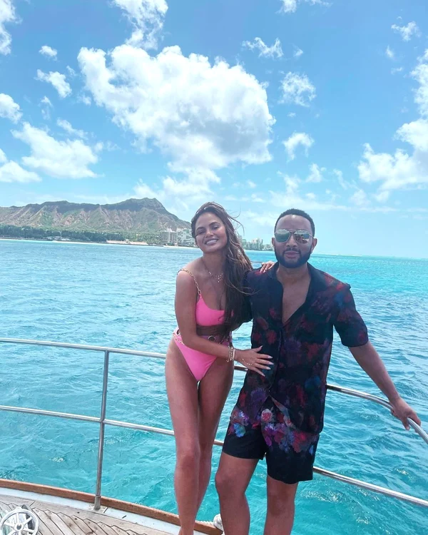 Chrissy Teigen și John Legend jpg