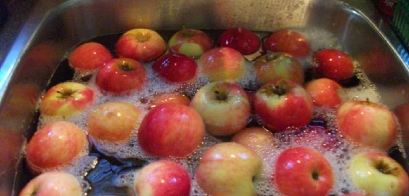 Merele se numără printre alimentele contaminate cu pesticide FOTO healthy-holistic-living.com