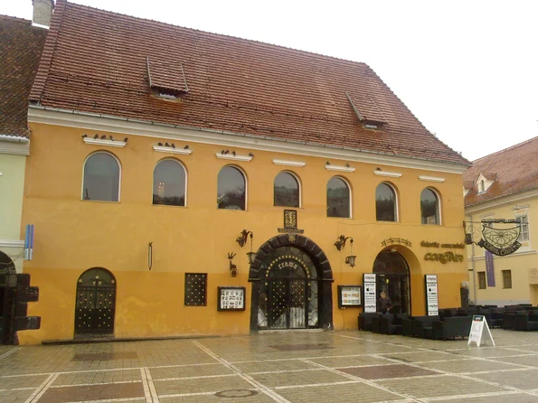 Casa Negustorilor din Brașov (© Nicu Farcaş / Wikimedia Commons)