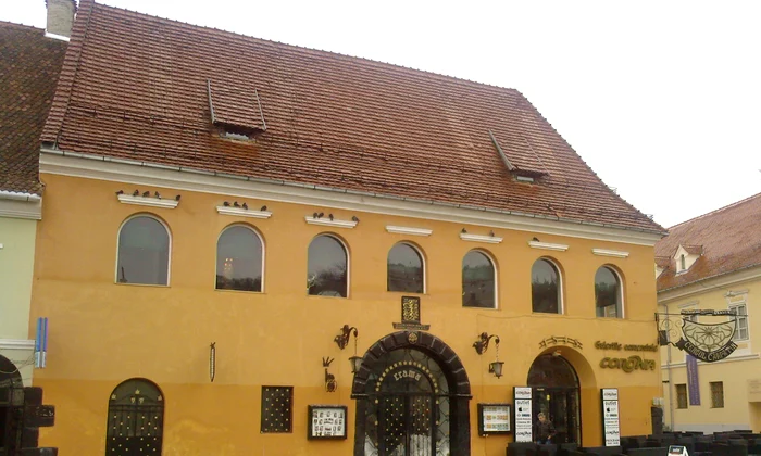 Casa Negustorilor din Brașov (© Nicu Farcaş / Wikimedia Commons)